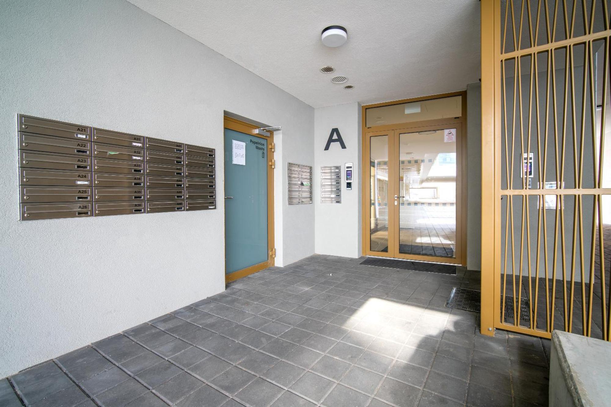 City Relax Apartments With Free Parking, 10 Mins Walk To City Centre Брно Екстер'єр фото